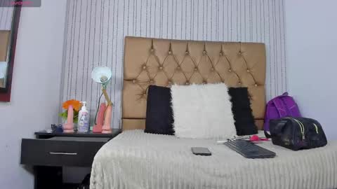 Snapshot of veneno_hot chatting on 28, 2, 2025 veneno hot online show from 28, 2, 2025