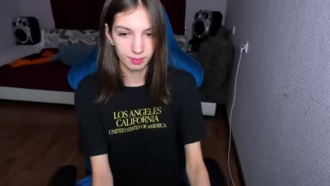 Snapshot of veneradi615 chatting on 1, 2, 2025 veneradi615 online show from 1, 2, 2025