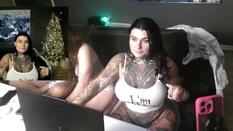 Snapshot of ventressinkbaby chatting on 15, 11, 2025 VentressInk online show from 15, 11, 2025