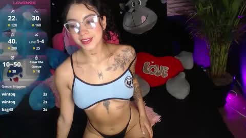 Snapshot of venus_26_ chatting on 24, 11, 2025 eva online show from 24, 11, 2025