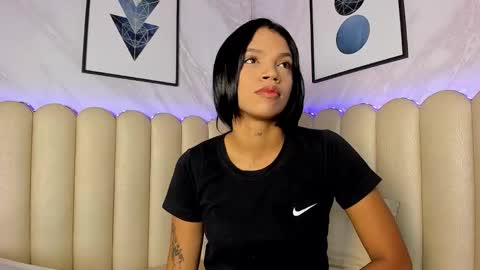 Snapshot of venus__miller chatting on 5, 10, 2025 venus__miller online show from 5, 10, 2025