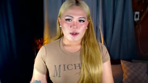 Snapshot of venus_colly chatting on 19, 6, 2026 I am Colly Your mystery girl online show from 19, 6, 2026