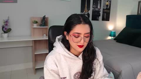 Mia online show from 9, 9, 2025