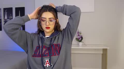 Mia online show from 17, 9, 2025