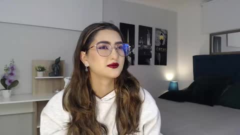 Mia online show from 18, 9, 2025