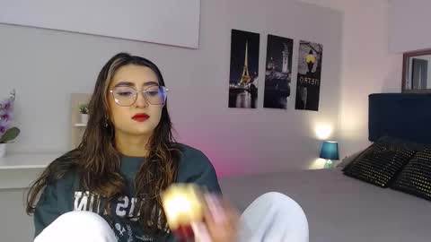 Mia online show from 8, 10, 2025