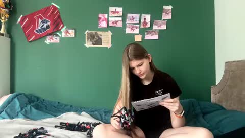 Snapshot of venussamples chatting on 15, 6, 2026 Mila online show from 15, 6, 2026