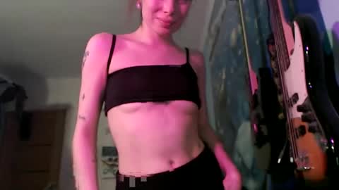 Snapshot of venusxbitch chatting on 28, 11, 2025 venusxsweetxangel online show from 28, 11, 2025