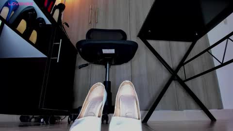 Snapshot of vero_starxx chatting on 10, 11, 2025 Goddess Veronica online show from 10, 11, 2025