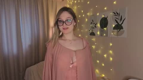 Snapshot of verocat chatting on 7, 11, 2025 Veronica online show from 7, 11, 2025