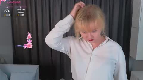 Snapshot of veronica_christensen chatting on 5, 10, 2025 Maria online show from 5, 10, 2025