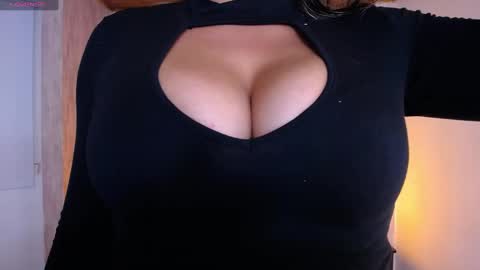 Snapshot of veronica_saenzz1 chatting on 30, 9, 2025 Vero online show from 30, 9, 2025