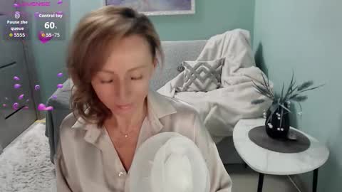 Snapshot of veronicagilbert chatting on 20, 10, 2025 Helen online show from 20, 10, 2025