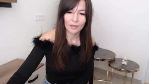 Snapshot of veronik_shy chatting on 10, 11, 2025 veronik_shy online show from 10, 11, 2025