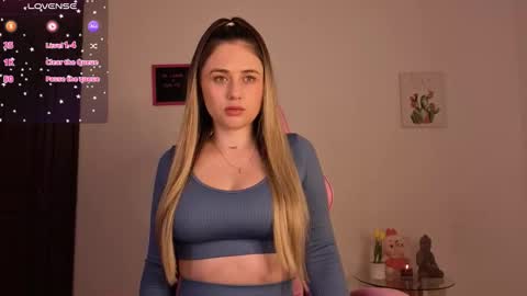 Snapshot of veronika__winslow_ chatting on 9, 10, 2025 Vero online show from 9, 10, 2025