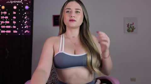 Snapshot of veronika__winslow_ chatting on 17, 10, 2025 Vero online show from 17, 10, 2025