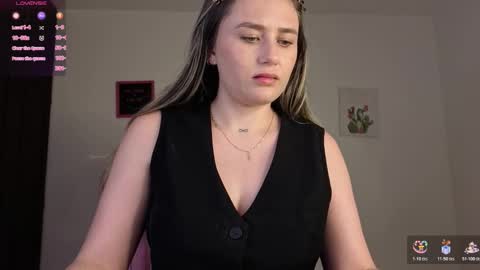 Snapshot of veronika__winslow_ chatting on 14, 12, 2025 Vero online show from 14, 12, 2025