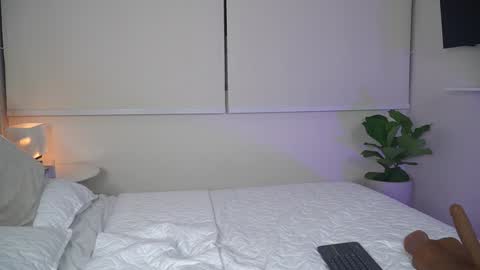  V A L  help me reach 100likes online show from 24, 1, 2025