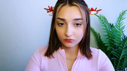 Snapshot of veryveryshygirl chatting on 18, 12, 2025 Ana online show from 18, 12, 2025