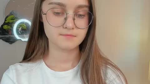 Snapshot of veta_cute chatting on 12, 7, 2026 Emma Sofa online show from 12, 7, 2026