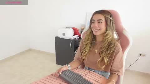 Snapshot of vexira_23 chatting on 18, 4, 2026 Sofa online show from 18, 4, 2026