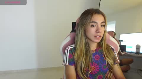 Snapshot of vexira_23 chatting on 26, 4, 2026 Sofa online show from 26, 4, 2026