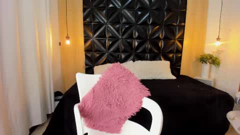 Snapshot of veyra_sereny chatting on 2, 7, 2026 Vanesaa online show from 2, 7, 2026