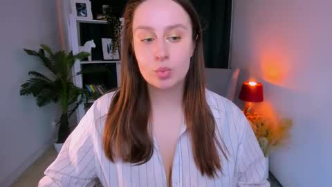 Snapshot of via_lattea_ chatting on 3, 4, 2026 Camilla online show from 3, 4, 2026