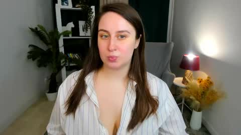 Snapshot of via_lattea_ chatting on 10, 4, 2026 Camilla online show from 10, 4, 2026
