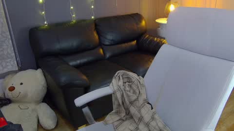 Via online show from 23, 1, 2025