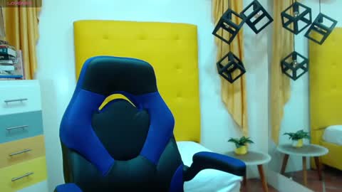 Snapshot of vic_nahomy chatting on 4, 2, 2025 nahomy online show from 4, 2, 2025