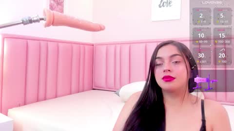 Snapshot of vic_petite chatting on 10, 10, 2025 vic online show from 10, 10, 2025