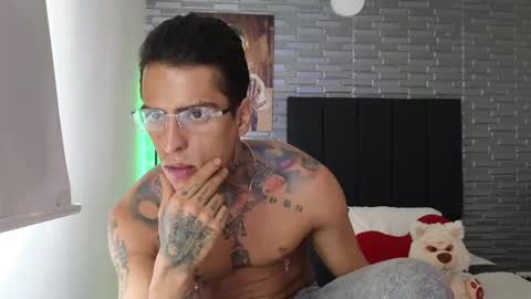 Snapshot of vicctorzc chatting on 24, 2, 2025 Victor cardenas online show from 24, 2, 2025