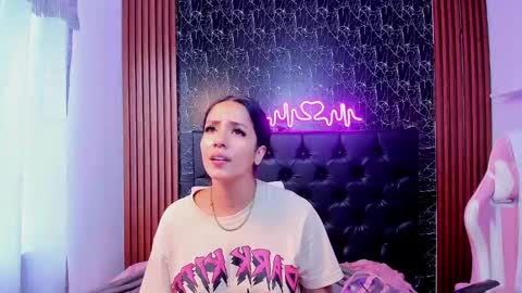 Snapshot of vichy_evans chatting on 8, 3, 2025 Vichy Everyday From 1400 to 2130 Col Time online show from 8, 3, 2025