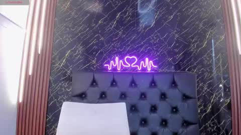 Snapshot of vichy_evans chatting on 25, 10, 2025 Vichy Everyday From 1400 to 2130 Col Time online show from 25, 10, 2025