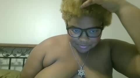 Snapshot of vickiryder56 chatting on 13, 11, 2025 vickiryder56 online show from 13, 11, 2025