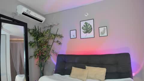 Snapshot of vicky_kittyy chatting on 17, 10, 2025 Amy online show from 17, 10, 2025