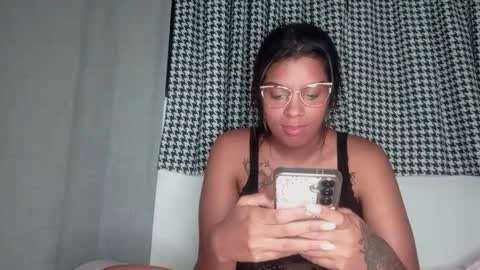 Snapshot of vickyhm22 chatting on 2, 10, 2025 vickyhm22 online show from 2, 10, 2025