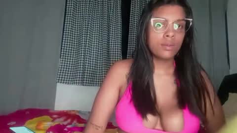 Snapshot of vickyhm22 chatting on 6, 10, 2025 vickyhm22 online show from 6, 10, 2025