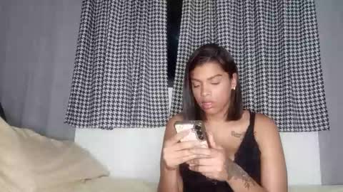 Snapshot of vickyhm22 chatting on 26, 11, 2025 vickyhm22 online show from 26, 11, 2025