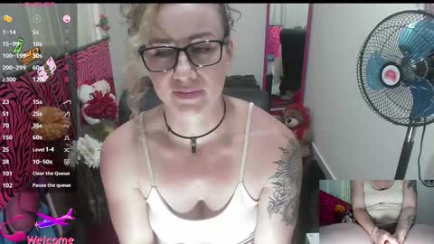 Snapshot of vickysexyx chatting on 3, 10, 2025 Valentina online show from 3, 10, 2025