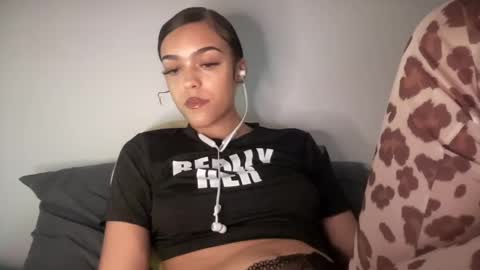Snapshot of vickyyyx chatting on 1, 2, 2025 Goddess Victory online show from 1, 2, 2025