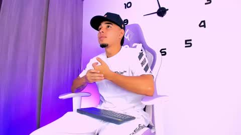 Snapshot of victor_ospina chatting on 27, 3, 2026 victor have a nice day ... online show from 27, 3, 2026