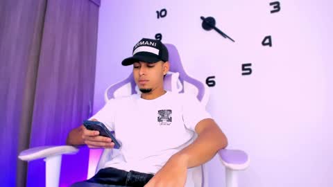 Snapshot of victor_ospina chatting on 2, 4, 2026 victor have a nice day ... online show from 2, 4, 2026