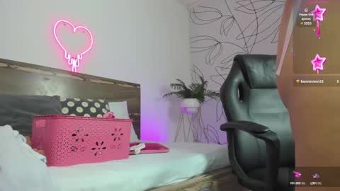 Snapshot of victoria18x chatting on 20, 12, 2024 Victoria online show from 20, 12, 2024