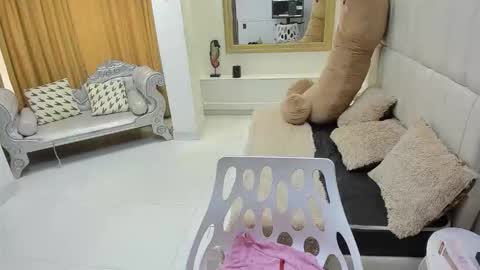 Victoria  grey  online show from 11, 4, 2026