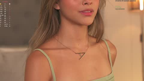 Snapshot of victoria__rossi chatting on 14, 12, 2024 online show from 14, 12, 2024