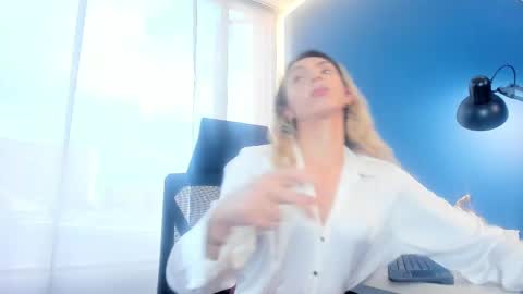 Snapshot of victoria_badgal chatting on 17, 11, 2025 Victoria online show from 17, 11, 2025