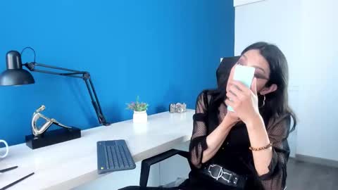 Snapshot of victoria_badgal chatting on 15, 12, 2025 Victoria online show from 15, 12, 2025