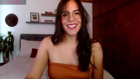 Snapshot of victoria_martelo chatting on 2, 7, 2026 VICTORIA MARTELO online show from 2, 7, 2026
